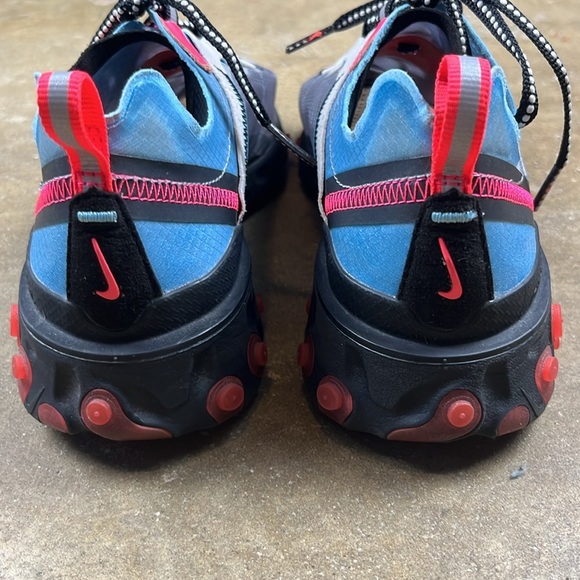 Nike React Element 87 in solar red and blue
Size: 6 - Picture 4 of 12